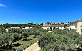 Lou Olivie, Appartement Climatise Avec Piscine Aux Pieds Alpilles